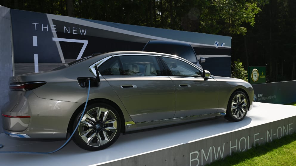 BMW i7