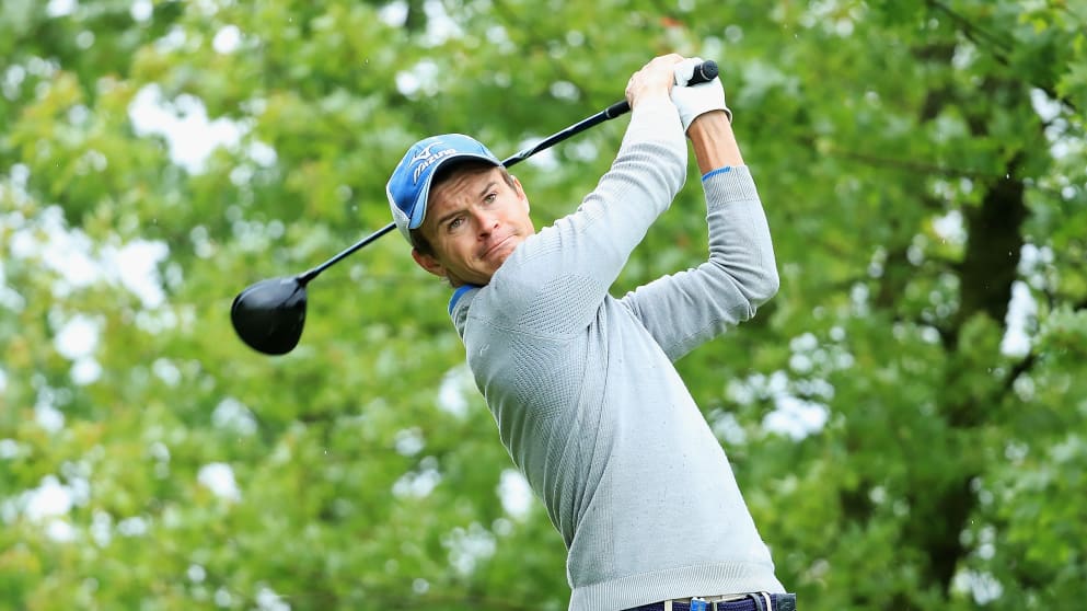 Daan Huizing tees off