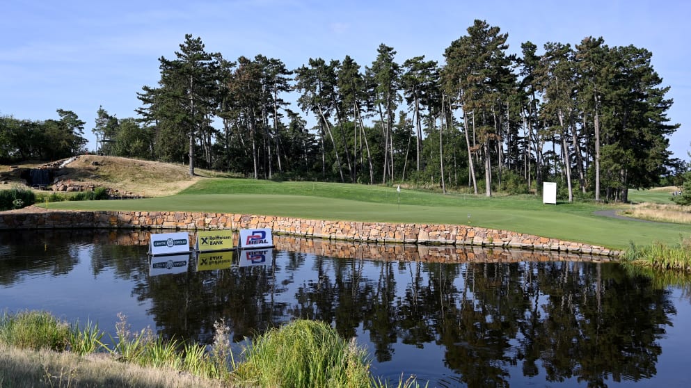 Albatross Golf Resort-1415339709