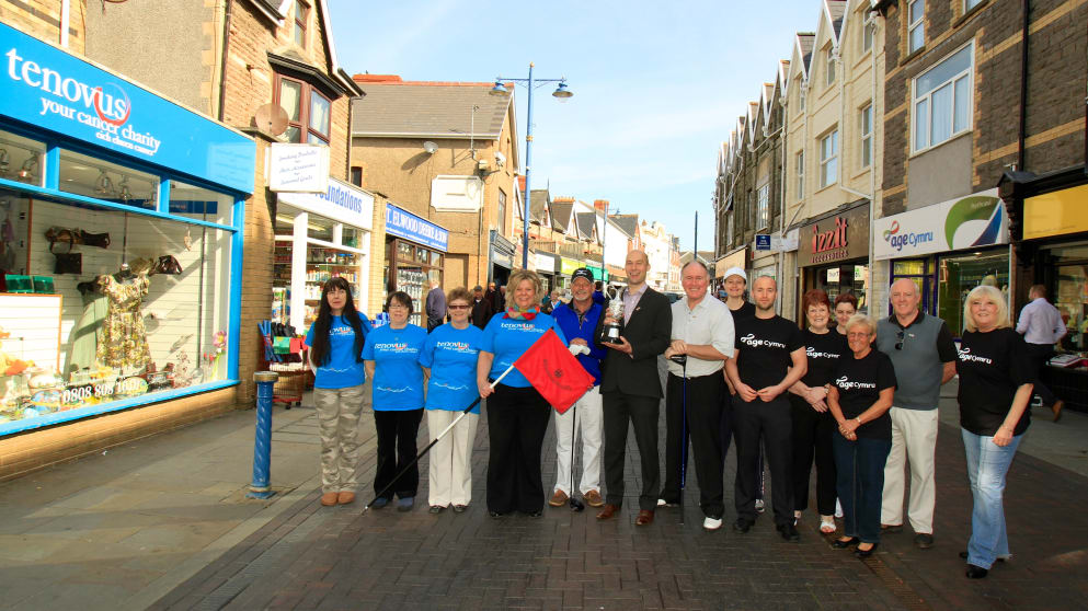 Ronan Rafferty and Gordon Brand Jnr with volunteers of Tenovus and Age Cymru (Phil Inglis)