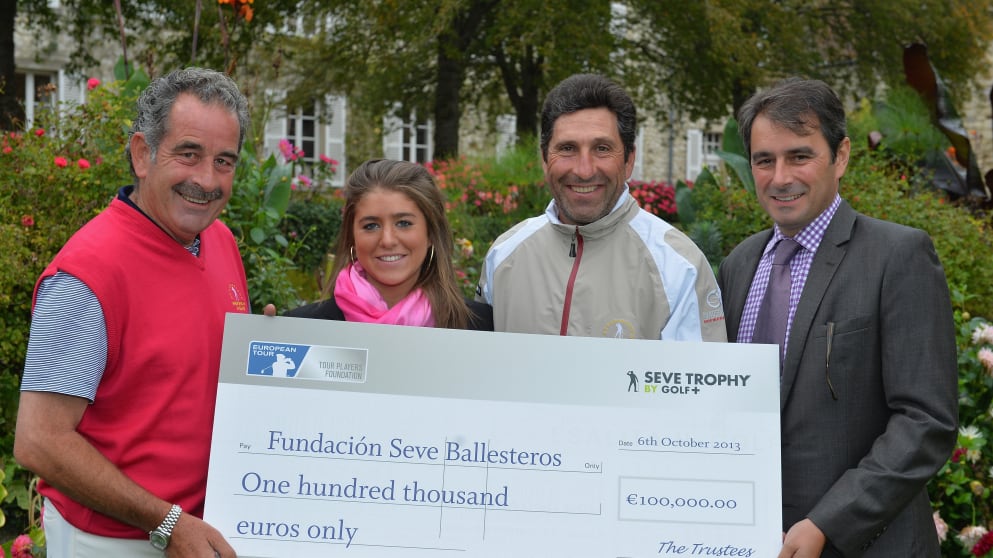 Seve Trophy Captains Sam Torrance and Jose Maria Olazabal and Tournament Host Jean Van de Velde present a cheque to Carmen Ballesteros for the Seve Ballesteros Foundation