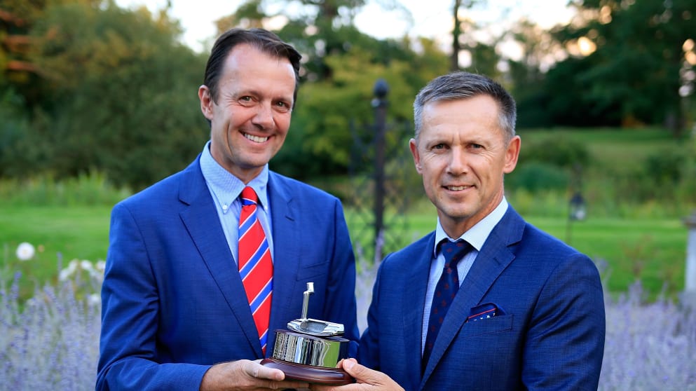 Head of the European Senior Tour David MacLaren with 2016 Rookie of the Year Magnus P Atlevi