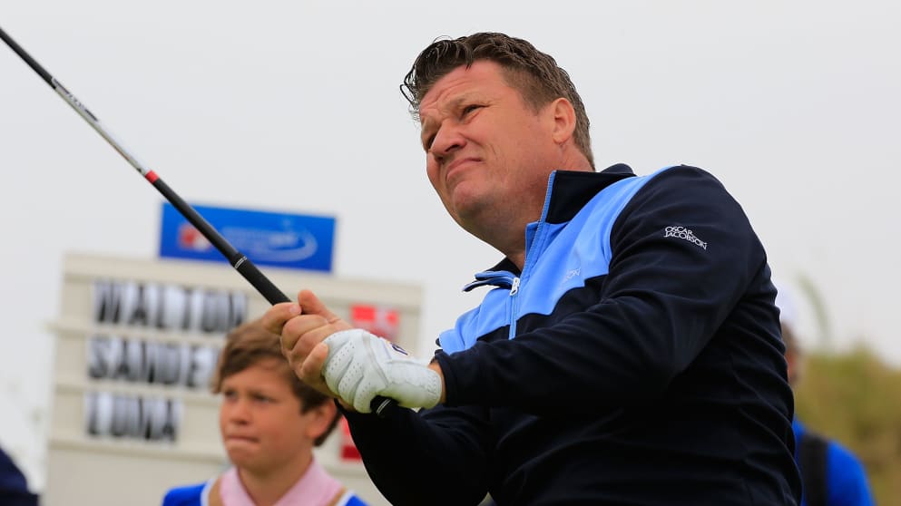 Jarmo Sandelin with his son Douglas on the bag