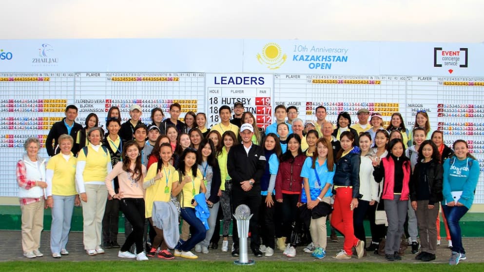 Sam Hutsby poses with the volunteers from the 2014 Kazakhstan Open