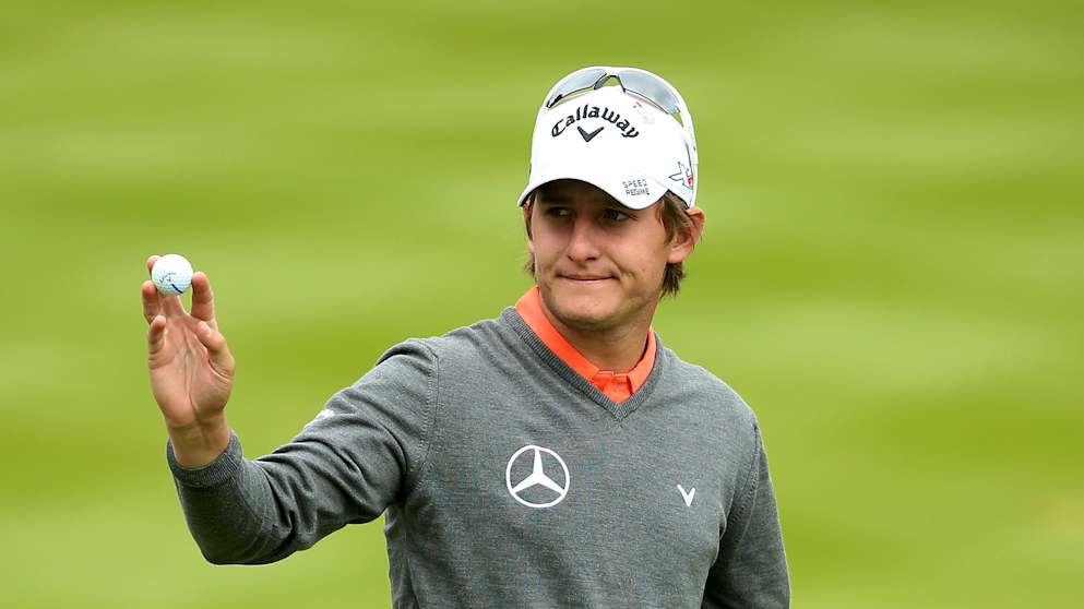 Emiliano Grillo acknowledges the crowd after an eagle on the 18th hole