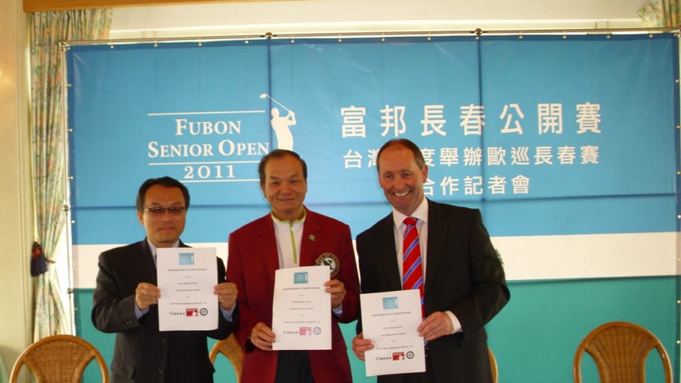 Chen Bo Wen from Fubon Financial, Hsieh Min Nan and Andy Stubbs at the Fubon Senior Open announcement