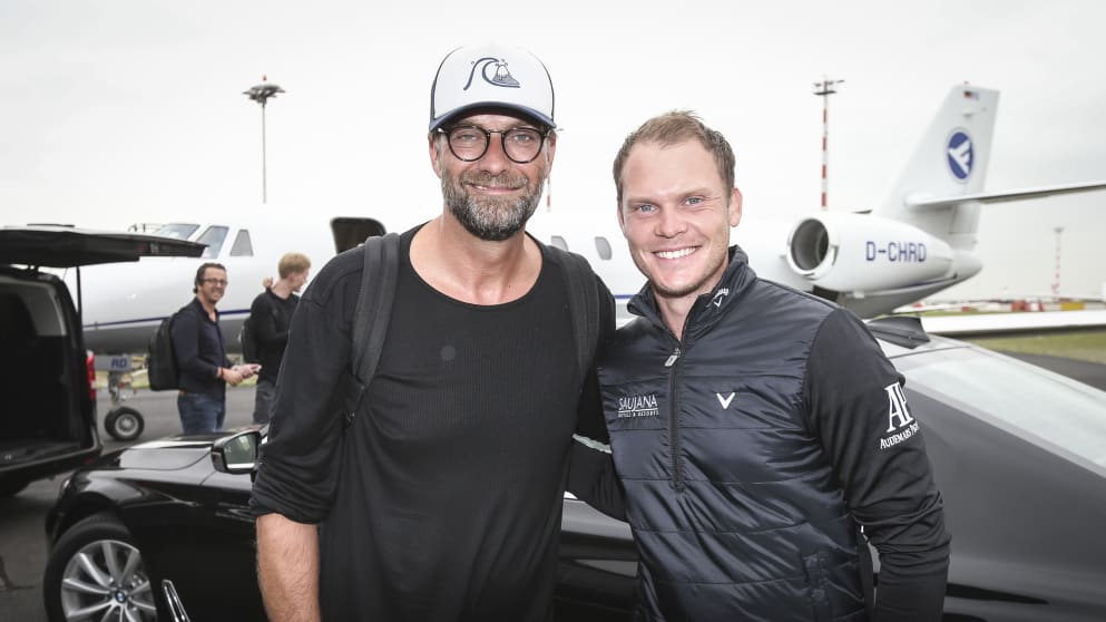 Danny Willett meets Liverpool manager Jürgen Klopp on arrival in Germany