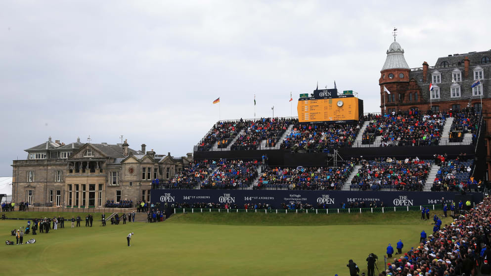 Louis  Oosthuizen birdies the 18th in regulation play to make the play-off