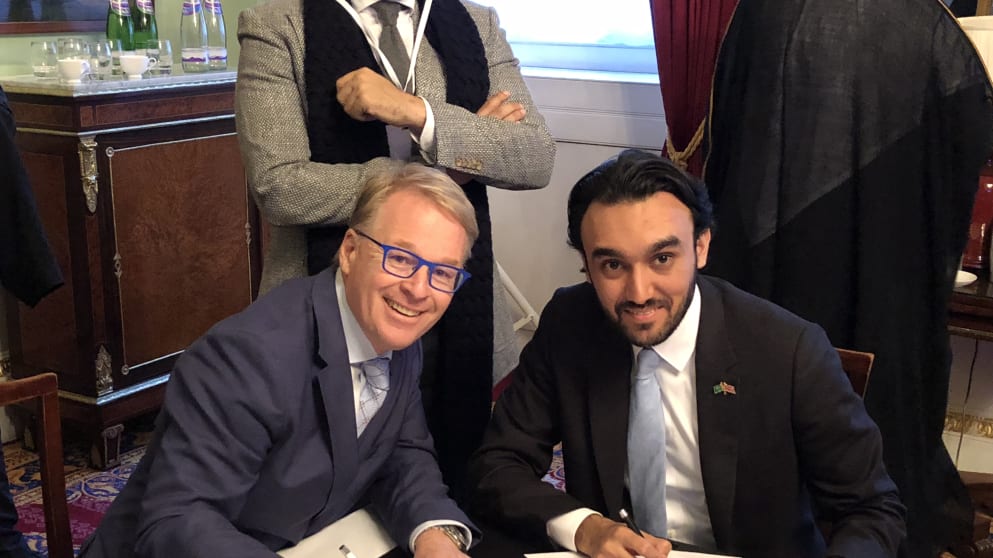HRH Prince Abdulaziz bin Turki Al Faisal, Deputy Chairman of the Saudi Arabia General Sports Authority, signs the MOU with Keith Pelley 
