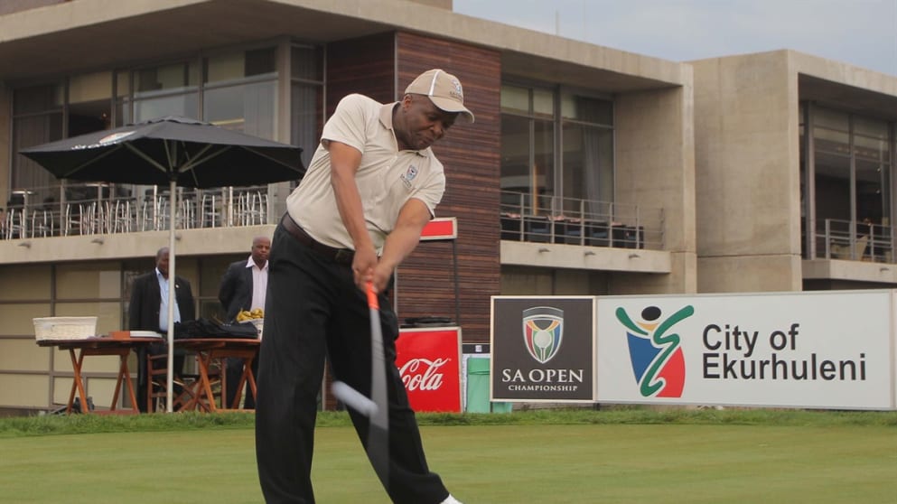 Councillor Mondli Gungubele, Executive Mayor of Ekurhuleni, hit the ceremonial tee shot before Thursday’s first round of the South African Open Championship at the Serengeti Golf and Wildlife Estate. Credit: Carl Fourie/Sunshine Tour.