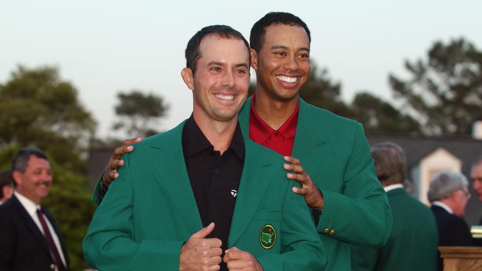 Mike Weir receives the green jacket