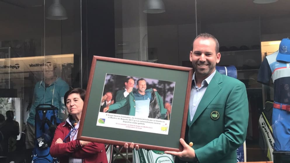 Sergio Garcia holds a picture given to him by his home club