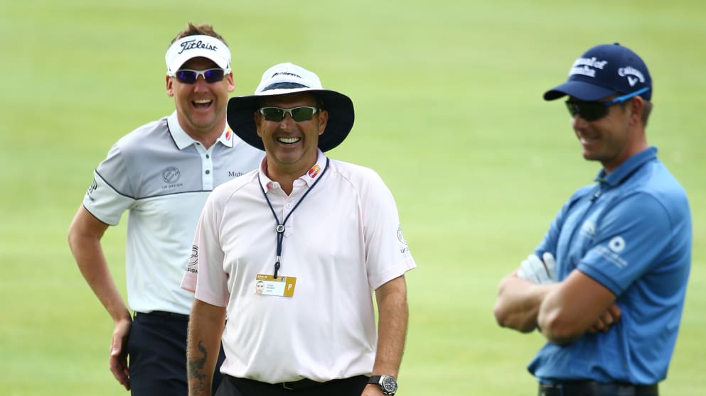  Ian Poulter (L) and his caddie Terry Mundy (C) laugh with Henrik Stenson 