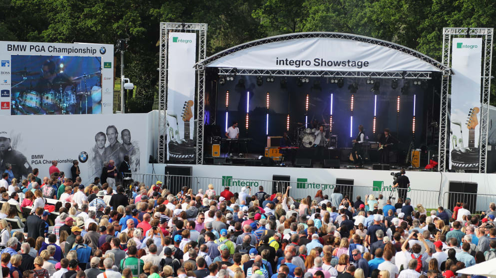  Mike and The Mechanics got Wentworth rocking.