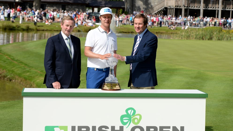 Mikko Ilonen is presented with the trophy by Enda Kenny TD, An Taoiseach, and George O'Grady