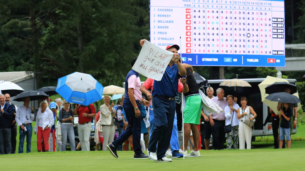 Jose Coceres honouring his golf club in Argentina 