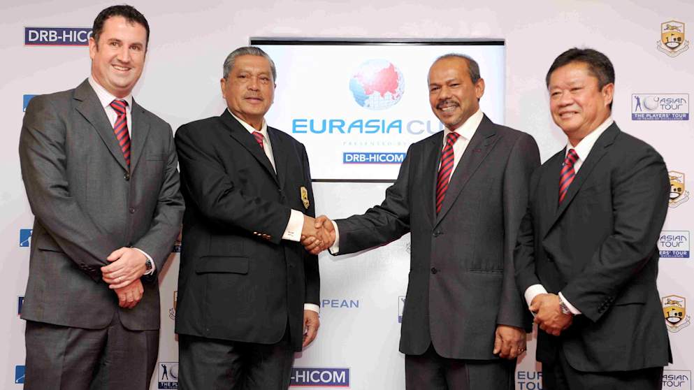 (L-R) Charlie Tingey, Senior Director, EurAsia Golf, PGM Chairman Tun Ahmad Sarji Abdul Hamid, Datuk Mohamed Razeek Md Hussain, Chief Operating Officer, Services and Properties, DRB-HICOM and Asian Tour Chairman, Kyi Hla Han