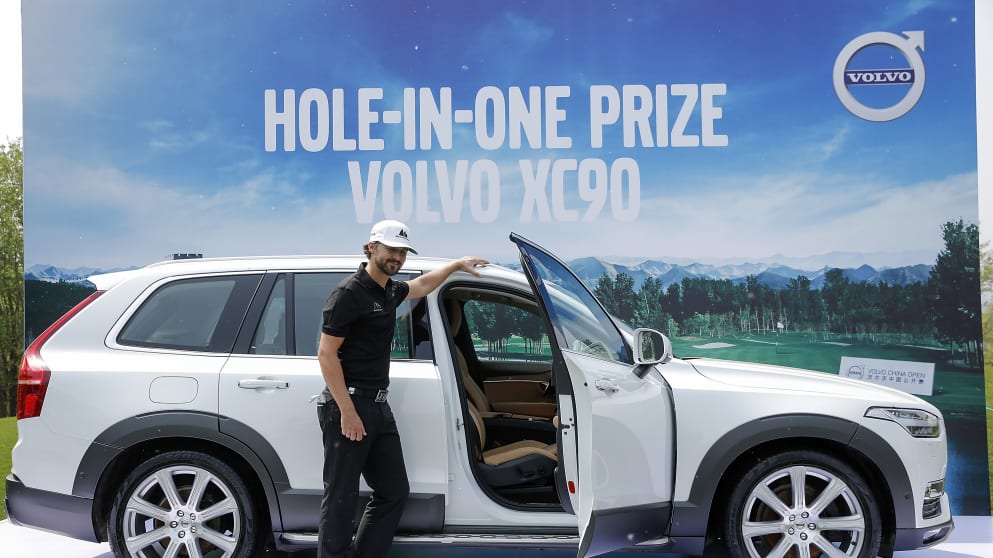 Rikard Karlberg wins a Volvo XC90 at the Volvo China Open