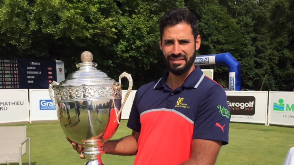 Santiago Tarrio Ben lifts the Open de la Mirabelle d'Or trophy (Alps Tour Golf)