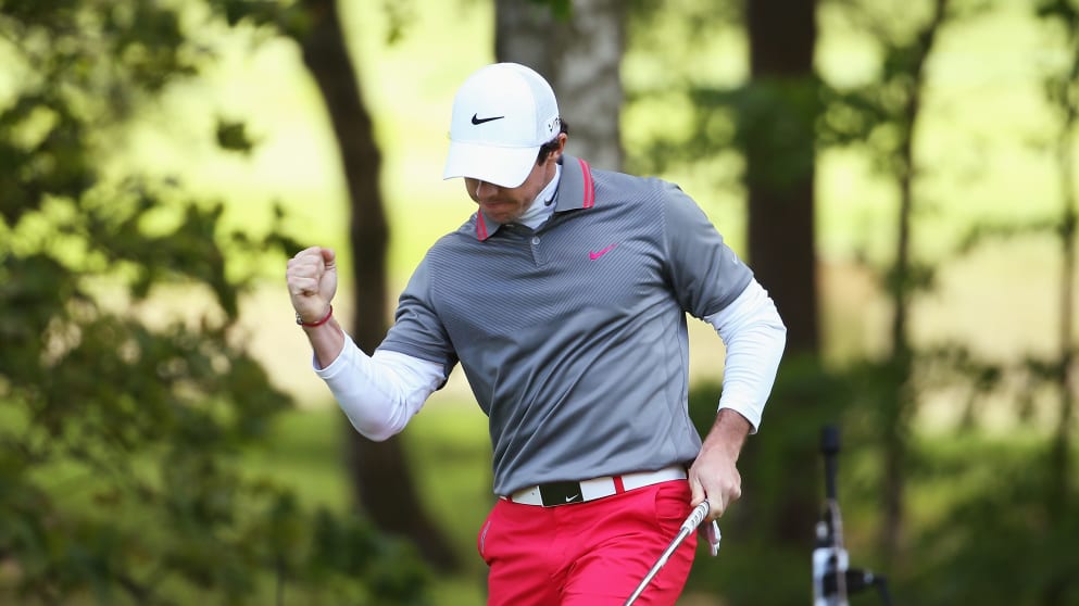 Rory McIlroy chips in on 10