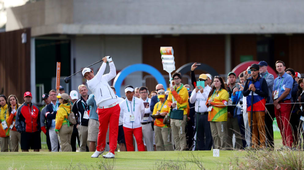 Byeong Hun An on the first tee