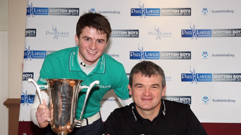 Paul Lawrie show his support for the Scottish Boys Championship (photo by Andy Forman). 