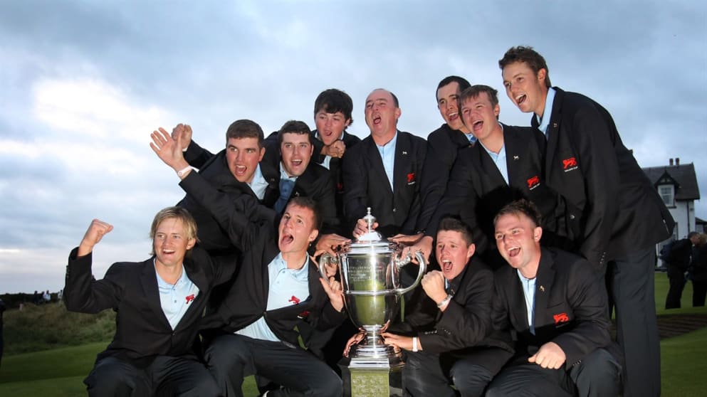 The victorious Great Britian and Ireland team with the Walker Cup