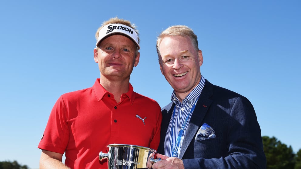 Søren Kjeldsen is presented with an engraved ice bucket by European Tour CEO Keith Pelley, in recognition of reaching 500 appearances