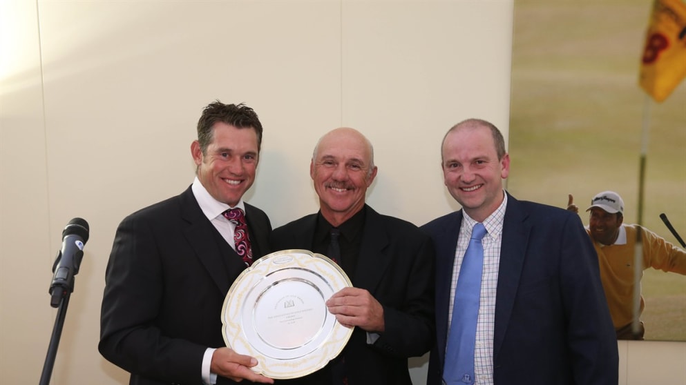 Pete Cowen receives the Michael Williams Outstanding Services to Golf award