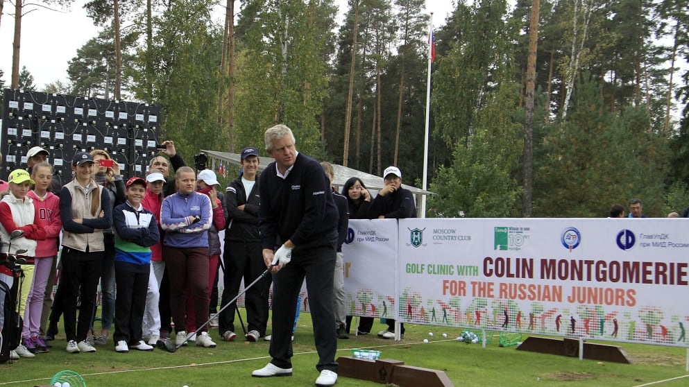 Colin Montgomerie enraptures the local juniors in a superb clinic at Moscow Country Club