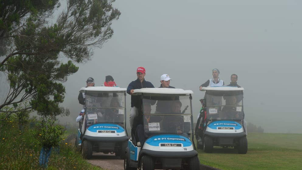 Competitors head back to the club house as a fog bank roles in causing another weather delay during the Madeira Islands Open - Portugal - BPI 
