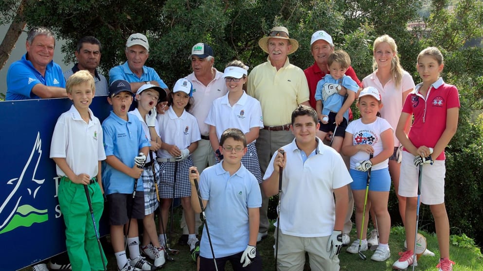 The children of Benahavis golf school gather for a group picture with the professionals
