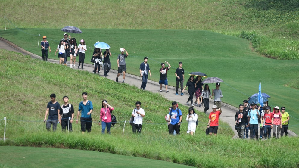 Crowds at the 2016 Foshan Open (Richard Castka/Sportpixgolf.com)