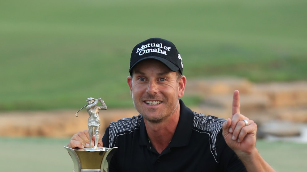 Henrik Stenson - poses with the Race to Dubai trophy during day four of the DP World Tour Championship 