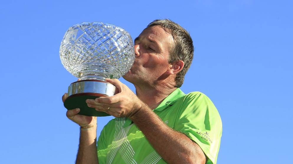  Paul Wesselingh of England poses with the John Jacobs Trophy 