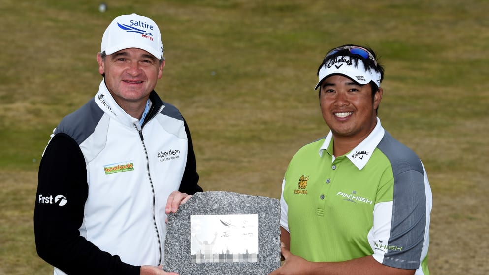 Paul Lawrie presents the Saltire Energy Paul Lawrie Match Play trophy to Kiradech Aphibarnrat 