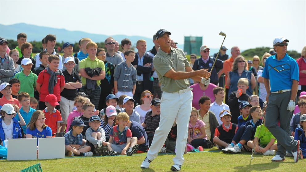 Tom Lehman and Bobby Clampett conduct a clinic on the range at Turnberry.