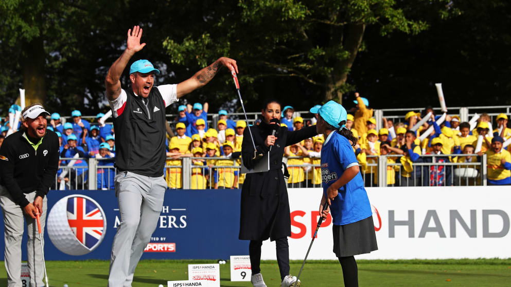 Cricketer Kevin Petersen and Amina Monib celebrate a putt during the ISPS Handa Pressure Putt Showdown at The Grove