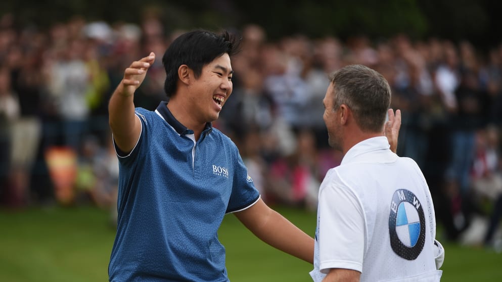Byeong-Hun An celebrates with his caddie