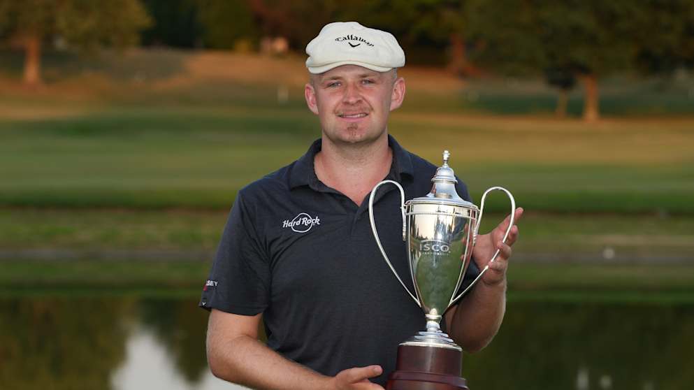 Harry Hall-2162046635