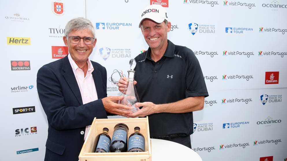 Anders Hansen is presented with a commemorative decanter by European Tour Chairman David Williams after announcing his retirement at the Portugal Masters 
