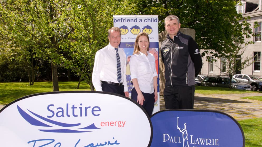 Paul Lawrie with Lana Bambridge of Befriend a Child and Mike Loggie from Saltire Energy