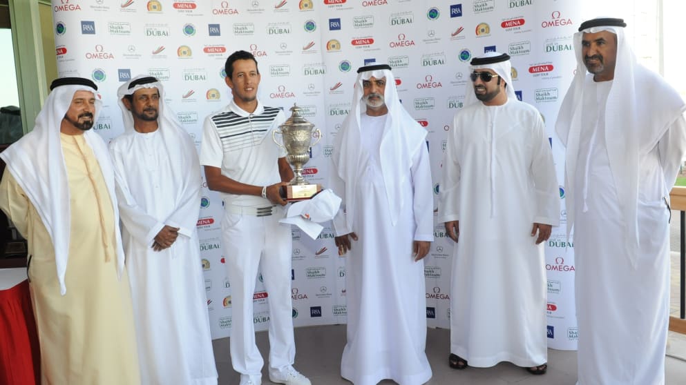 His Highness Shaikh Nahyan bin Mubarak Al Nahyan, Minister of Culture, Youth and Community Development, presenting trophy to Mustapha El Maouas, the winner of the Amateur Order of Merit title