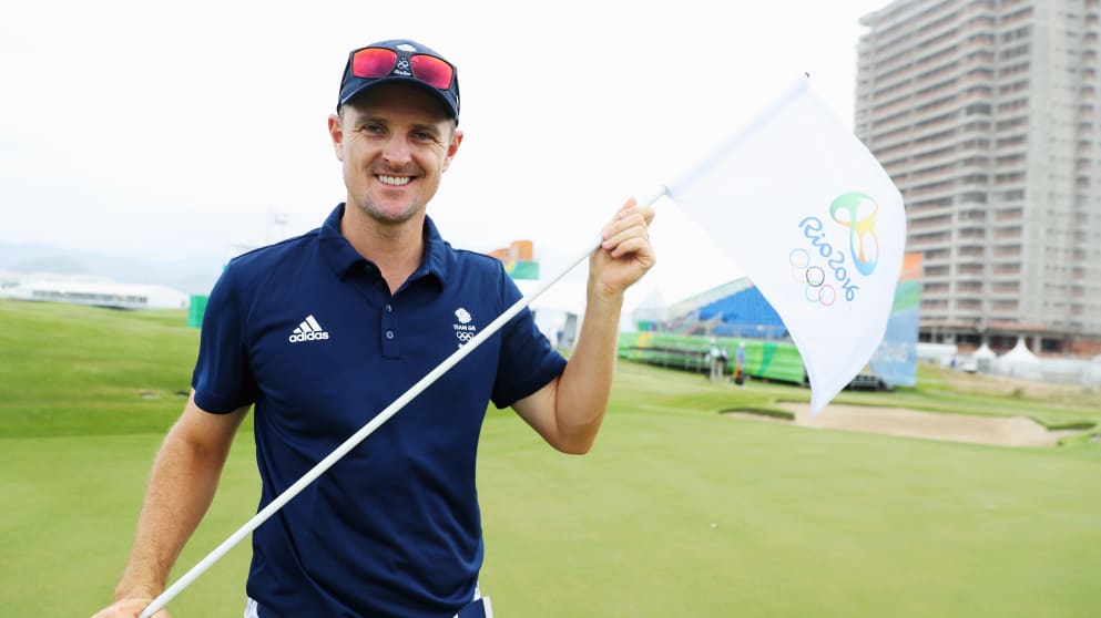 Justin Rose stands with a Rio 2016 flag