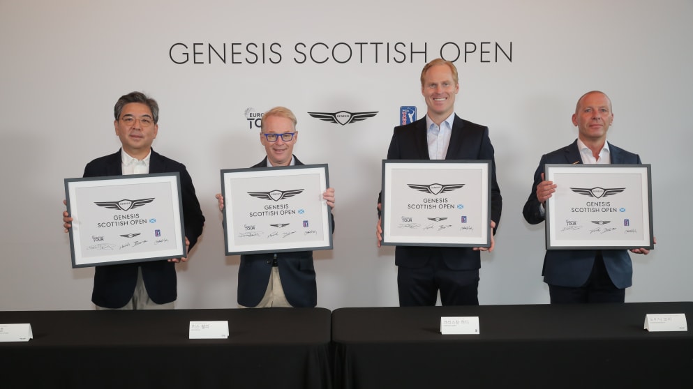 사진1. 핀 플래그 서명식