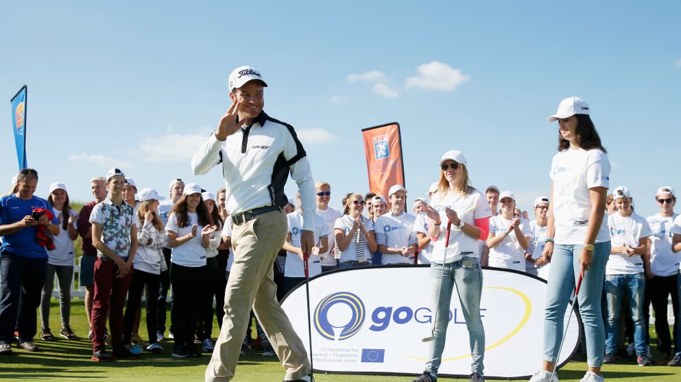 Alvaro Velasco gives a putting lesson to local students at the KLM Open