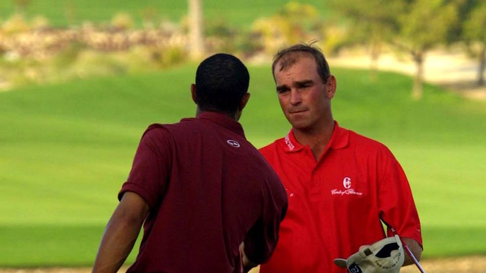 Thomas Bjørn with Tiger Woods at 2001 Dubai Desert Classic
