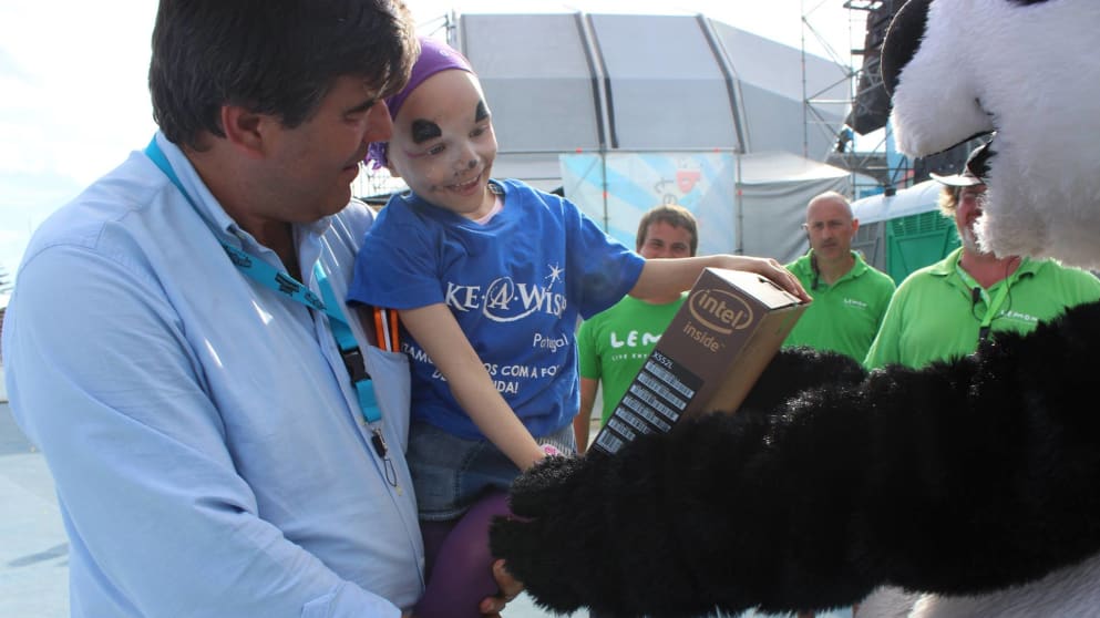 Make A Wish Portugal helping a child at the Portugal Masters