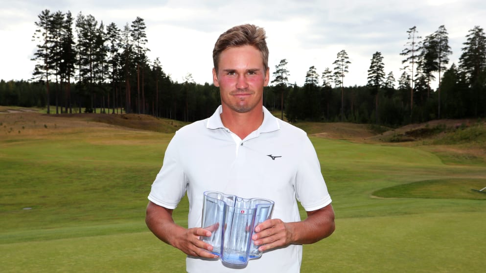 Kim Koivu with the Vierumäki Finnish Challenge trophy (credit Tomi Natri)