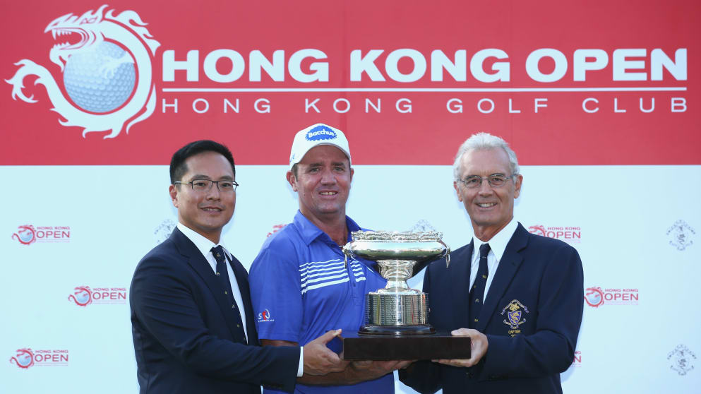 Scott Hend presented with the Hong Kong Open trophy